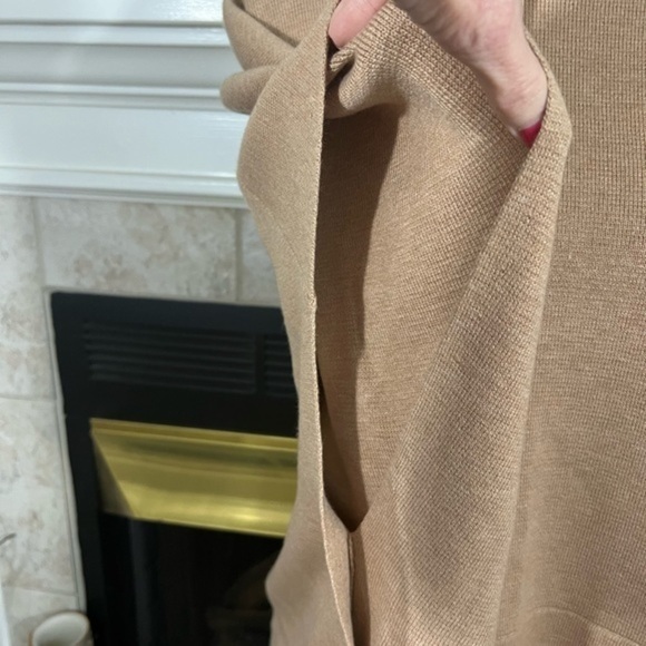 Lou & Grey Tan Hooded Cape with Kangaroo Pockets - Picture 4 of 11